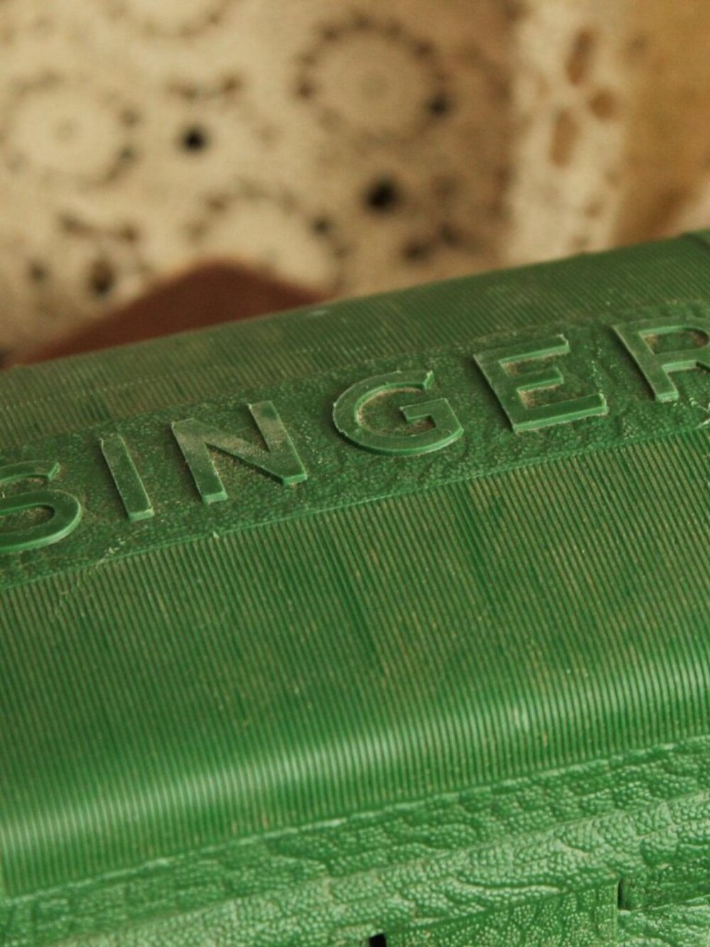 Vintage 1940s Singer Buttonholer Model #160506 Complete Kit, Manual and Case 5 C - Picture 3 of 16